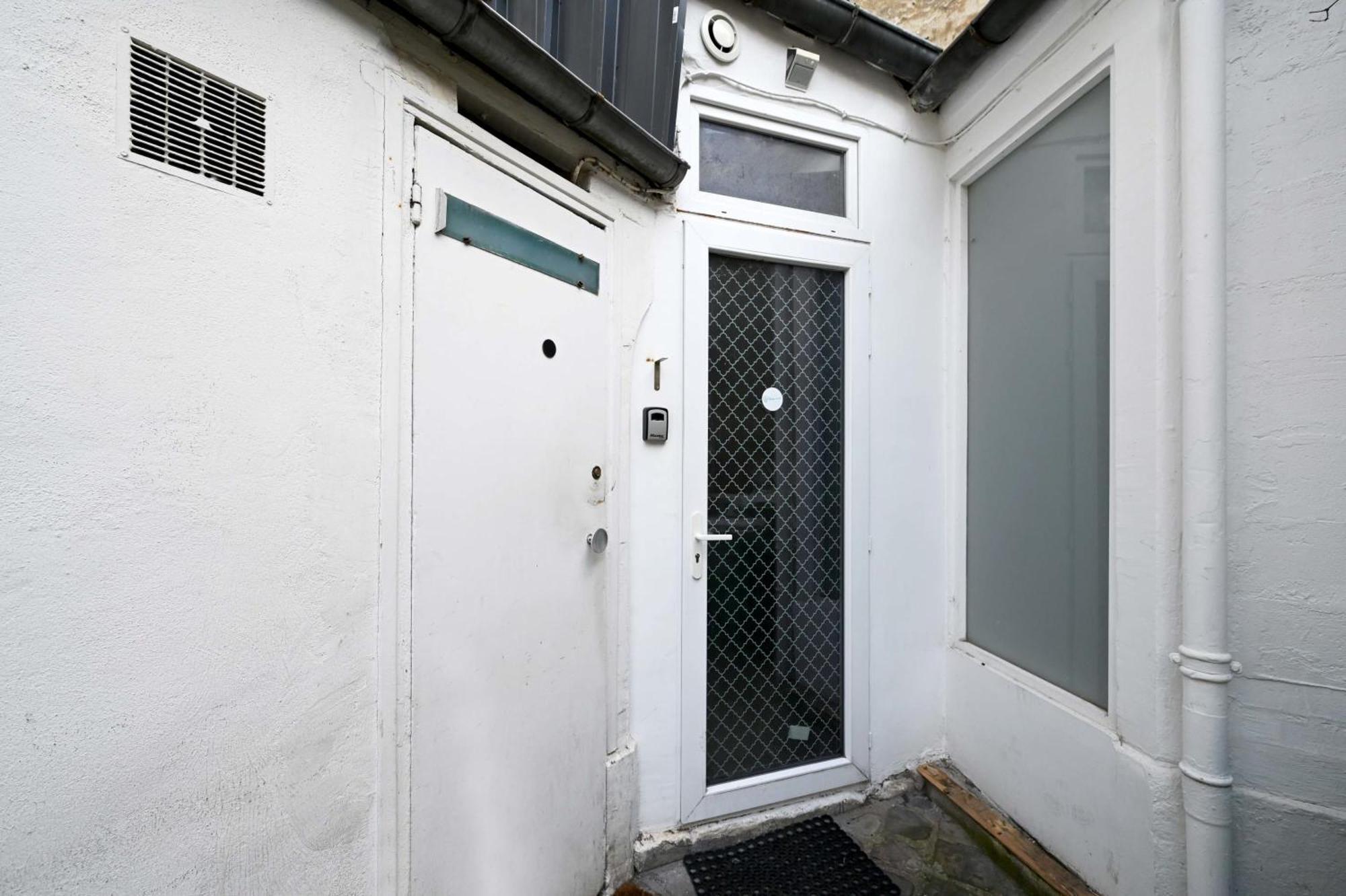 2 Bed Modern Fully Furnish Flat,Close To Buttes Chaumon Park Apartment Paris Exterior photo